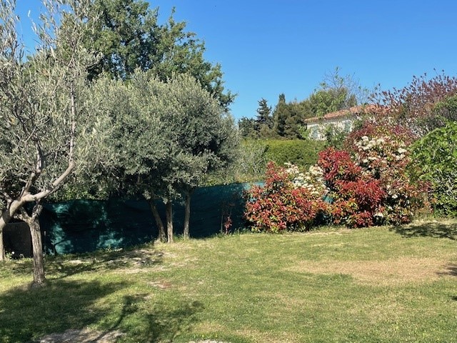 Terrain d’exception à La Fare-les-Oliviers – 500 m² en impasse