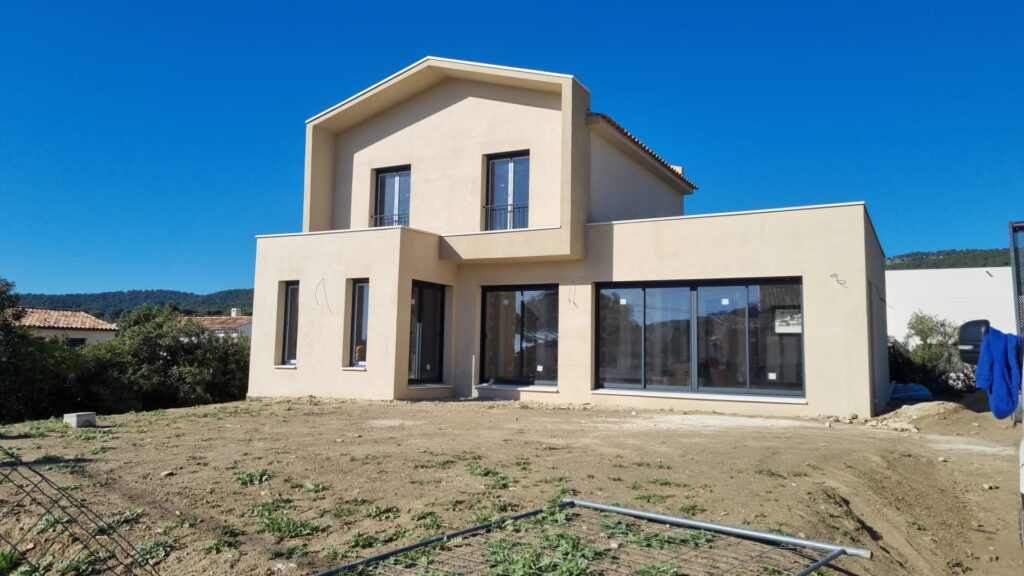Une maison sur-mesure aux lignes contemporaines