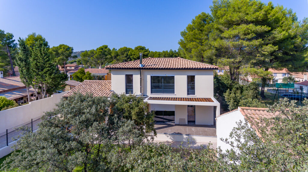 Une villa contemporaine au cœur d&rsquo;un écrin de verdure