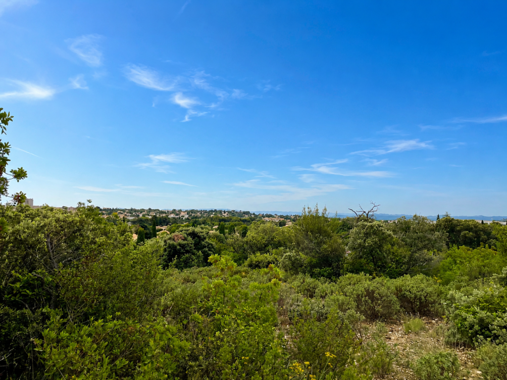 SUPERBE TERRAIN VIABILISE LOTISSEMENT EN COLLINE FRAIS DE NOTAIRE REDUIT