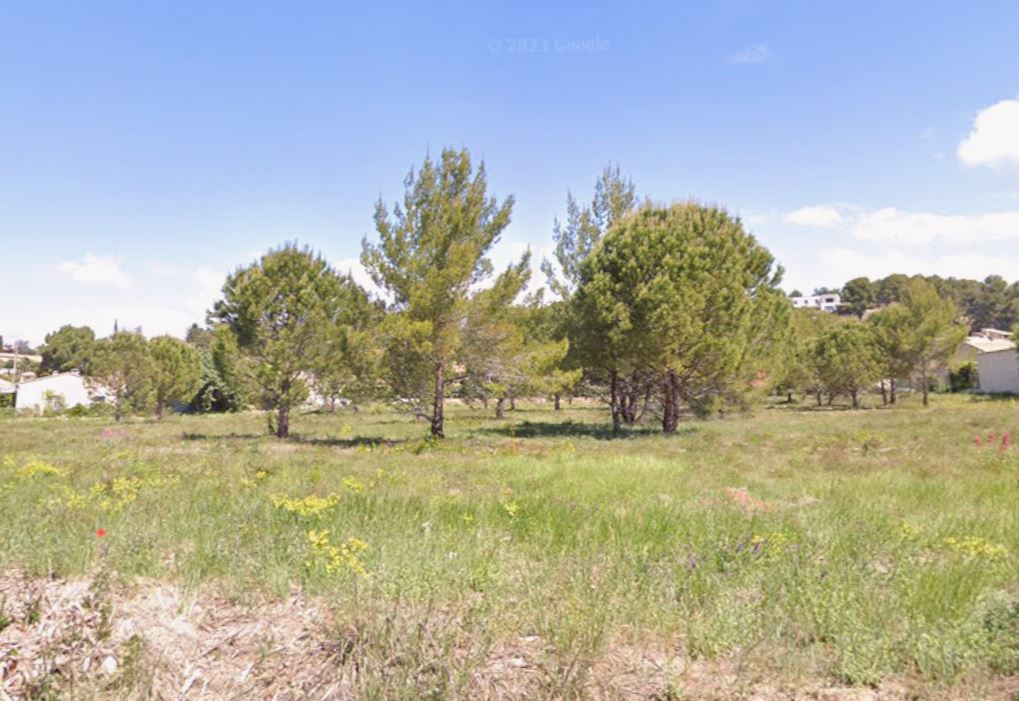 SUPERBE TERRAIN DANS UN BEAU LOTISSMENT SUR CAROMB